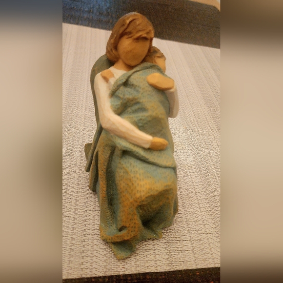 Willow Tree The Quilt Figurine in Blue & Brown - Picture 5 of 8